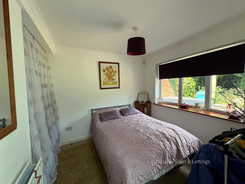 114 Gipsy Lane Kettering-14.jpg