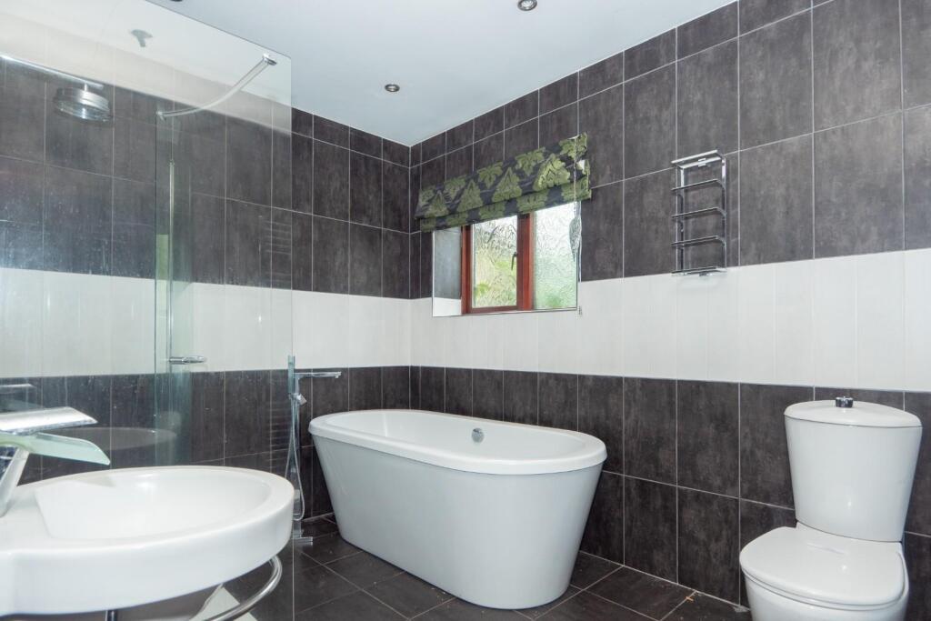 HOUSE BATHROOM