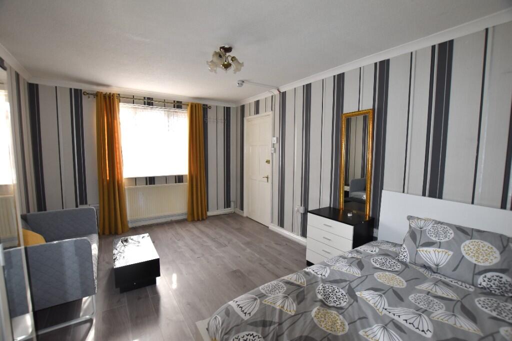 Brassie Avenue, London, W3