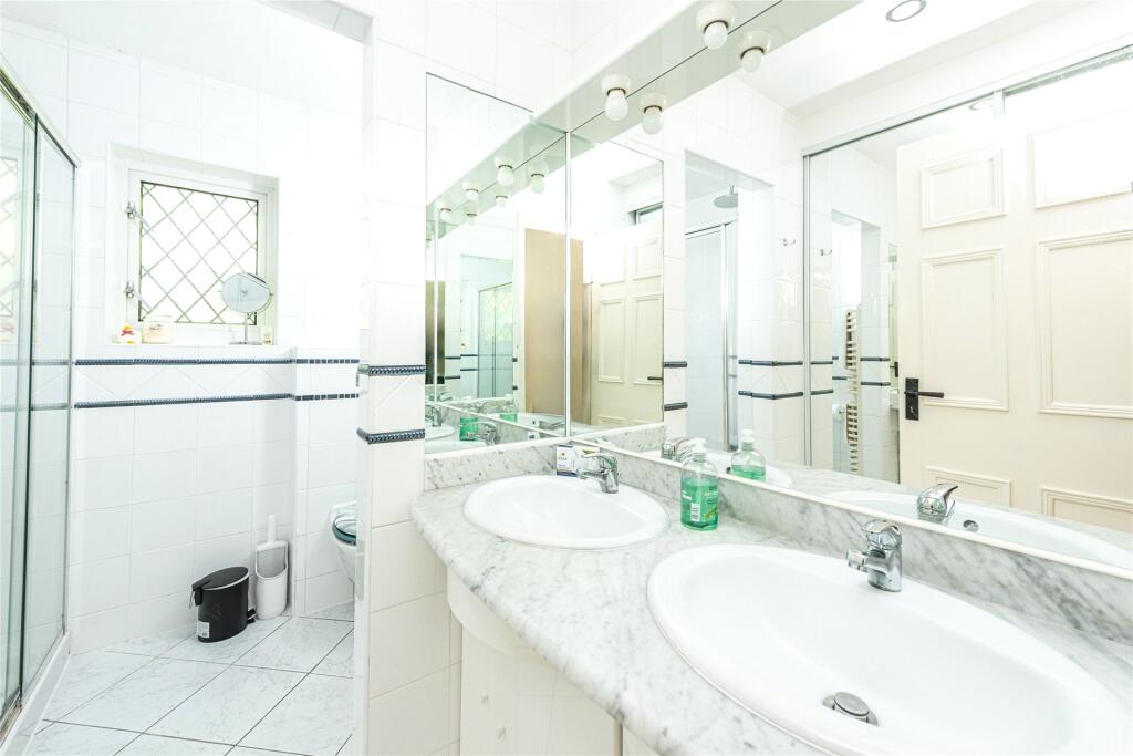 Gf Shower Room