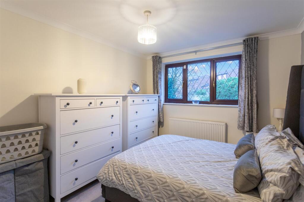 1 Redcar Close, Gedling, NG4 4EW-0022-Bedroom 2.jp
