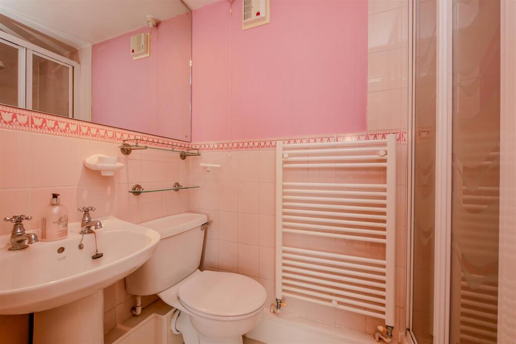 En-Suite (2)