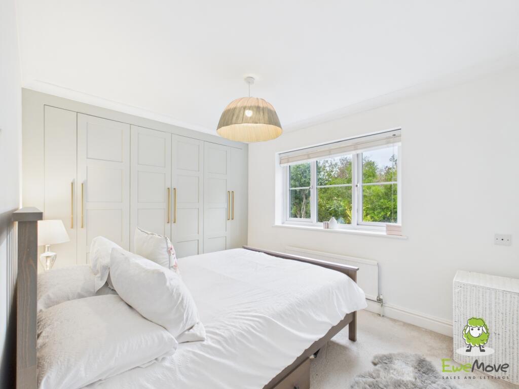 EweMove Estate Agents Basingstoke - York Close - B