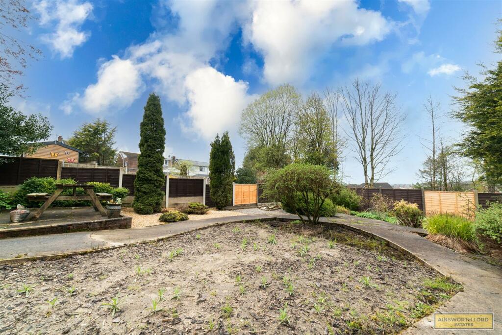 LARGE GARDEN