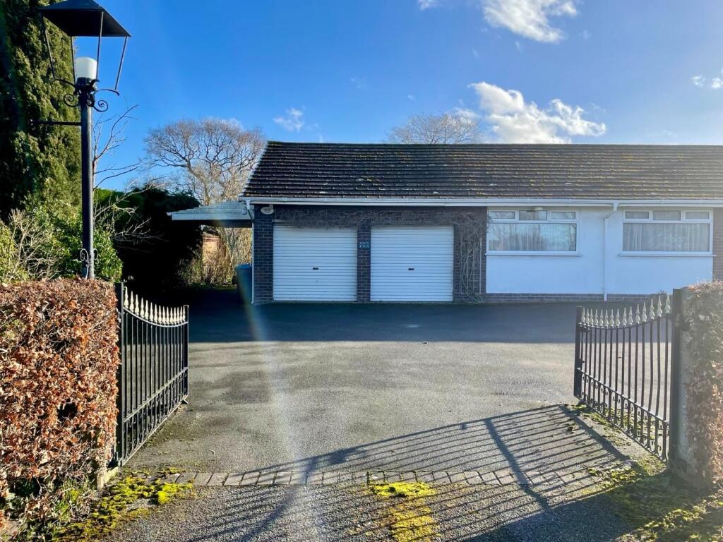 DOUBLE GARAGE