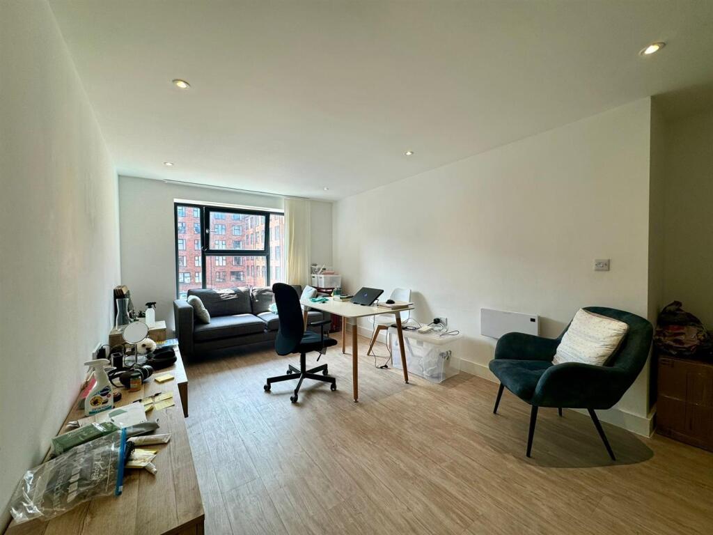 Living room pic 5.jpeg