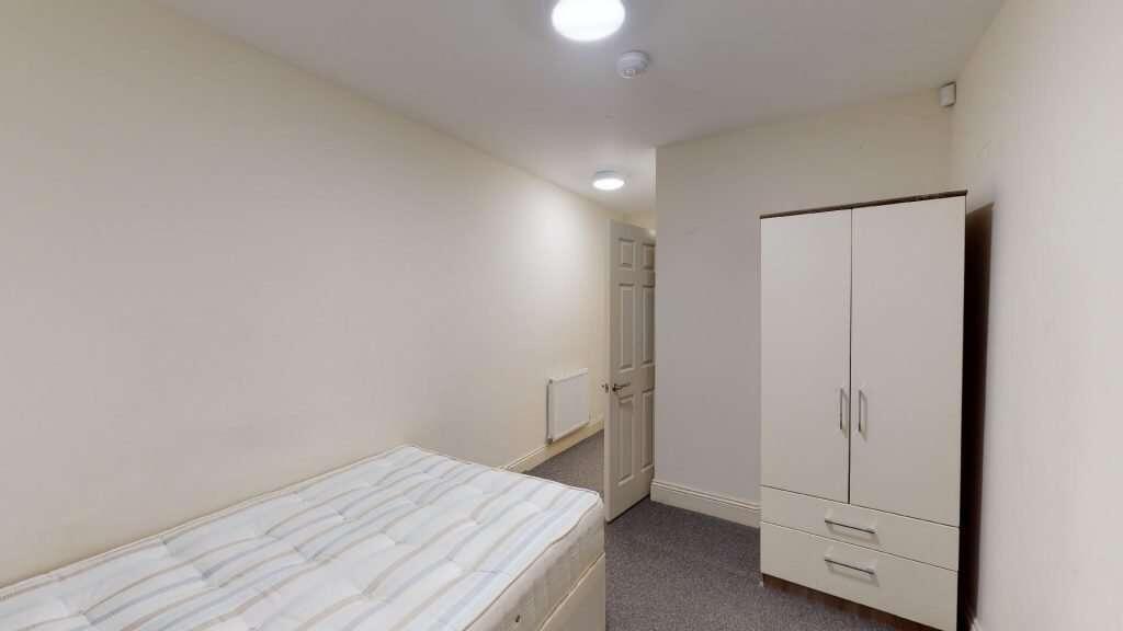 Flat_4_8_St_James_Row