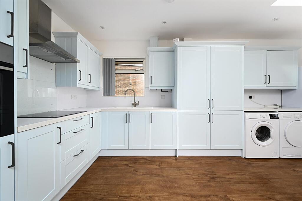 Hillside, BN41 (14).jpg