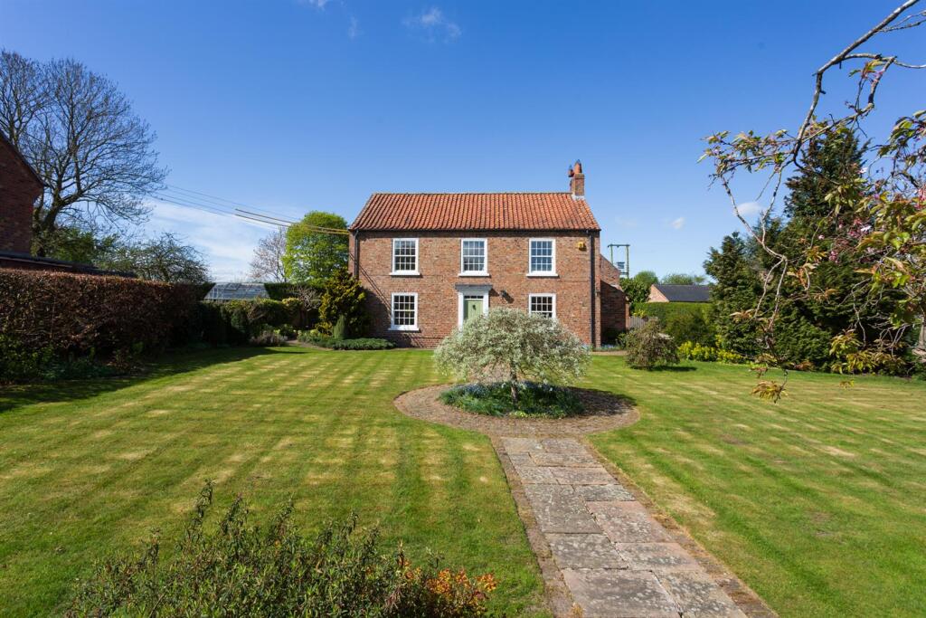House &amp; Front Garden