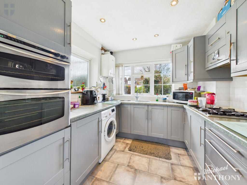 CAM03852G0-PR0250-STILL007