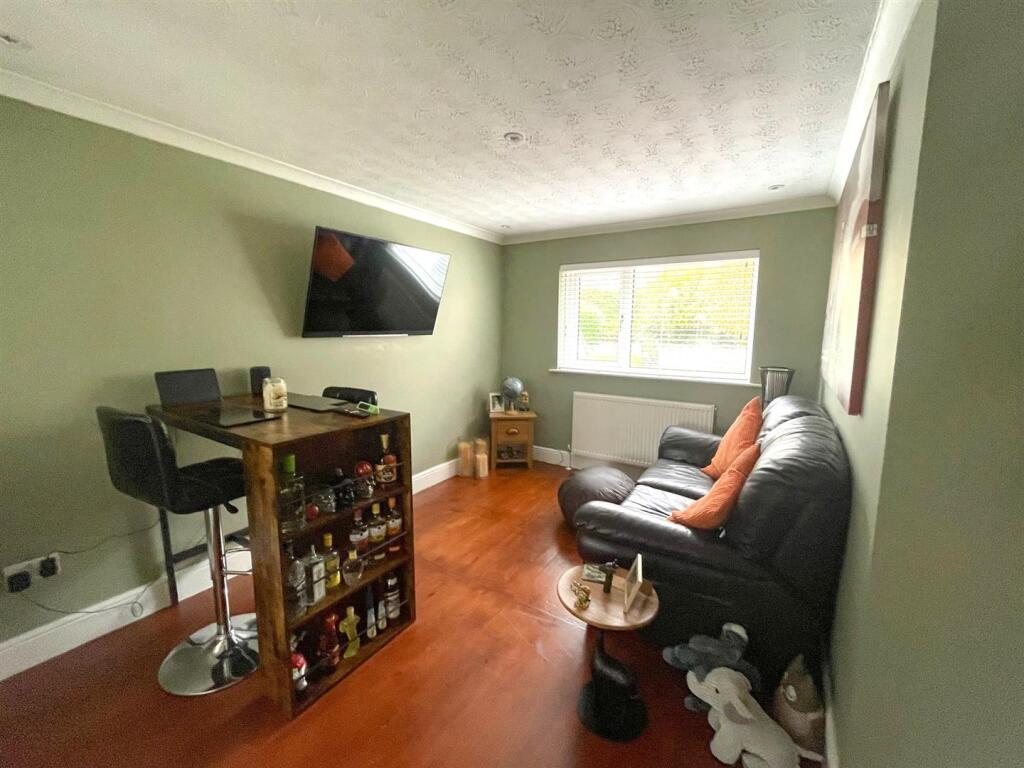 sitting room..jpg