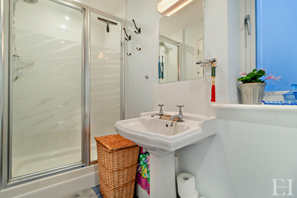8627621-interior2...