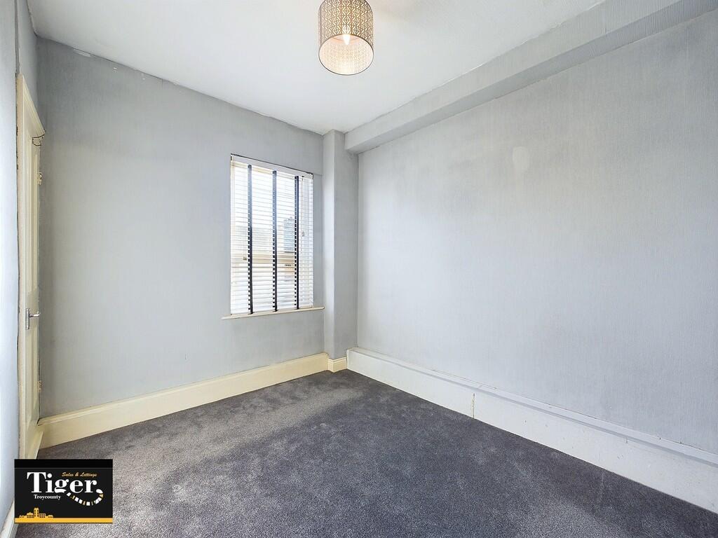 IMG_398356_6_larg...