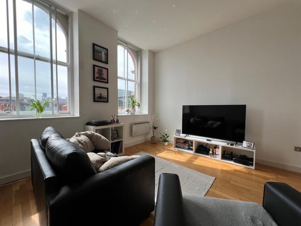 Lounge 02.JPG