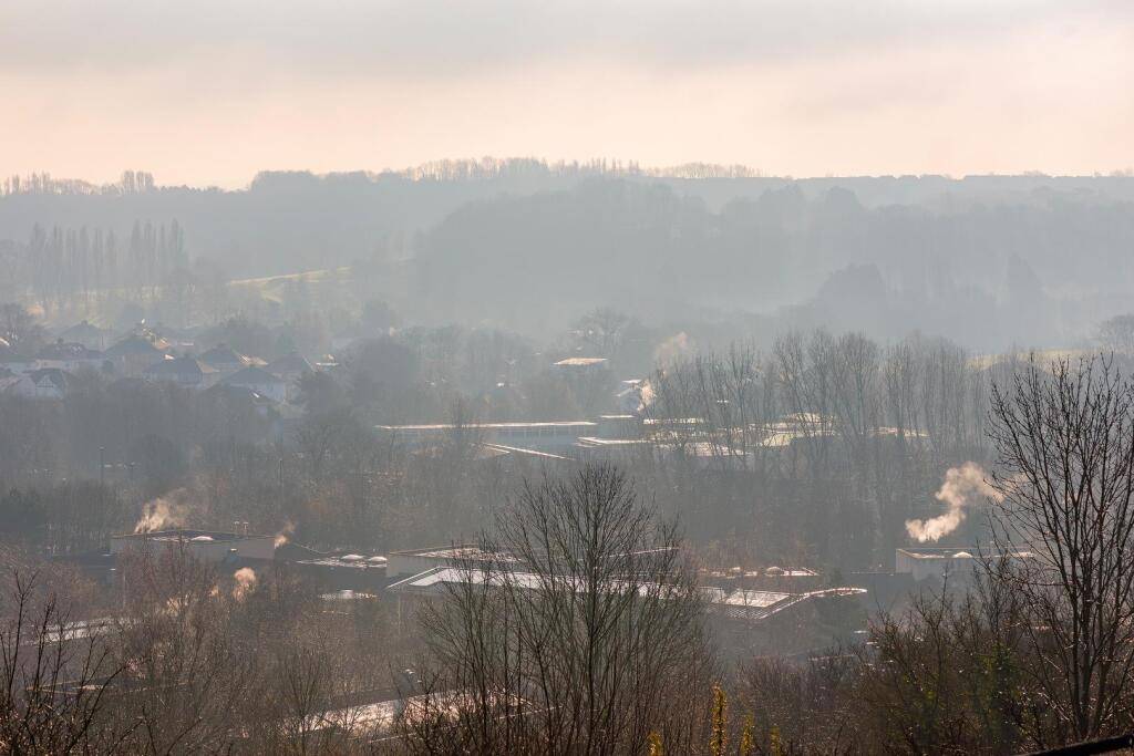 2Q6RKE - The View B.jpg