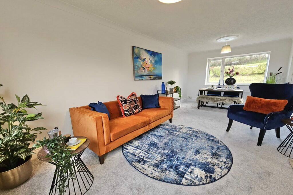 Lindsay Drive- Lounge Overview