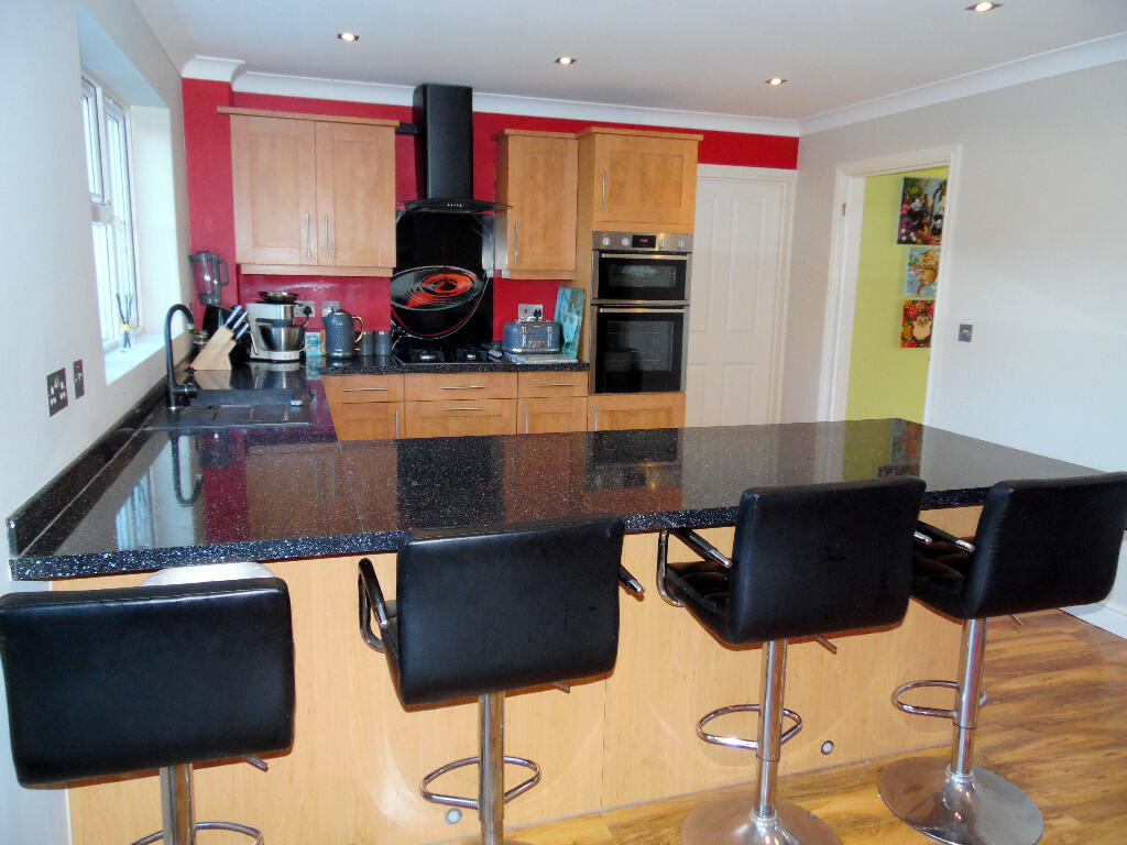 KITCHEN/BREAKFAST RM