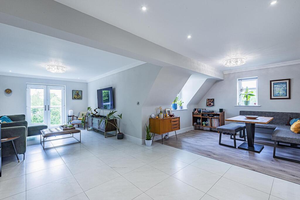 Lounge/Kitchen/Dining area