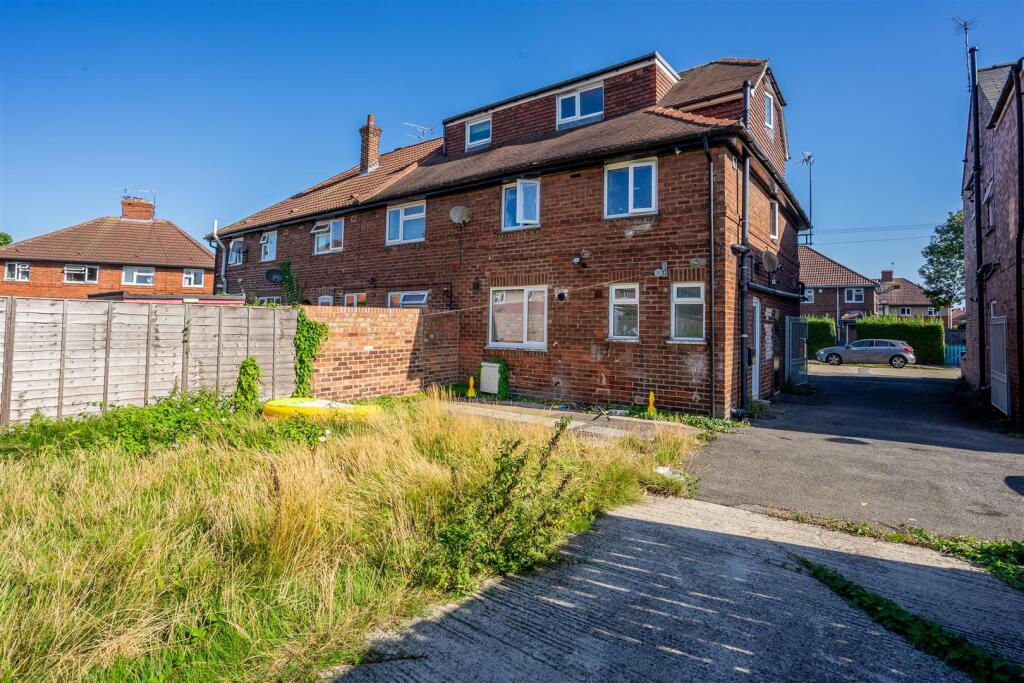 Flat 4, 87 Cromer St external rear.jpg