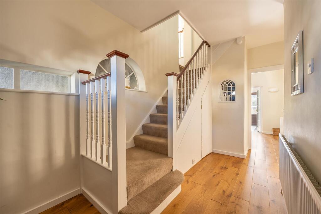 Sherwood Avenue, E18