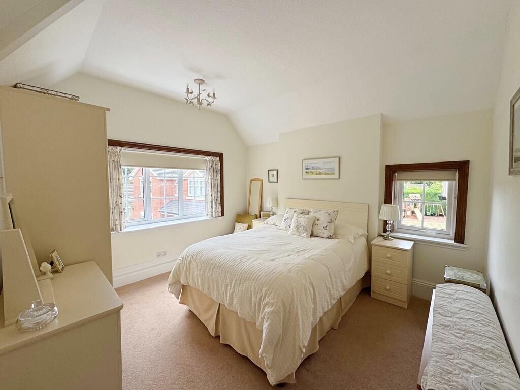 Double Bedroom Th...