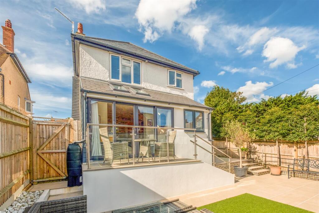 1 windlesham Close-28.jpg