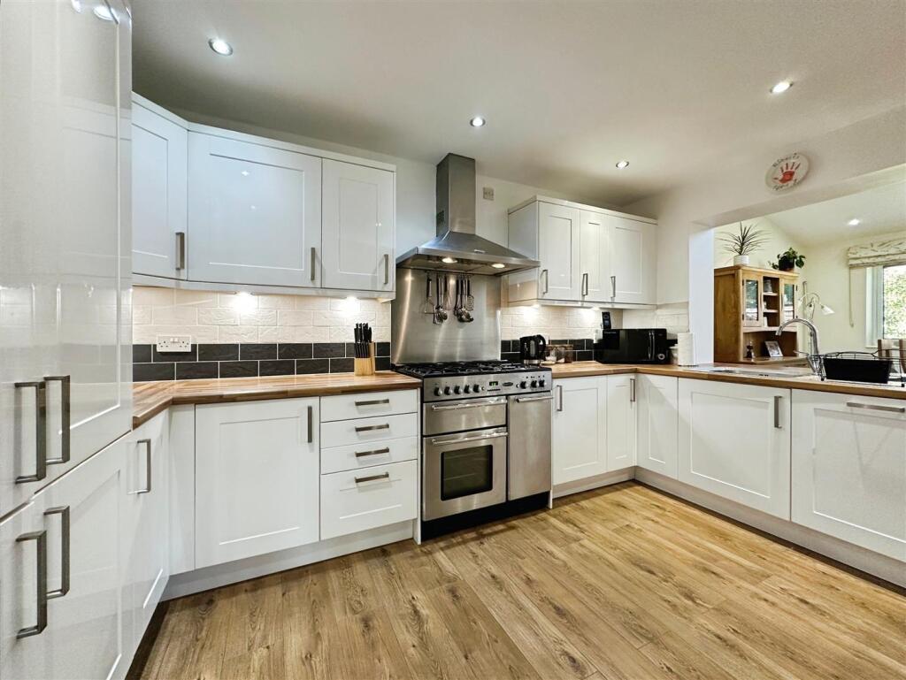 452b79b6--4454-B18E-CC064227A311-32245-00000B487E2