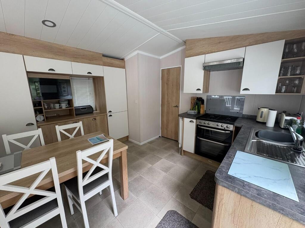 Kitchen Dining (1).JPEG