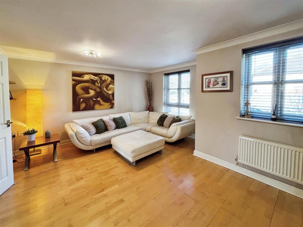 72a2db27-Lounge 201.jpg