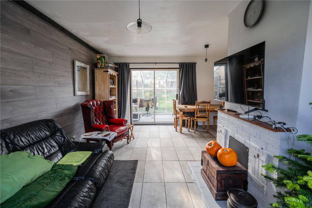 Living Room (2)