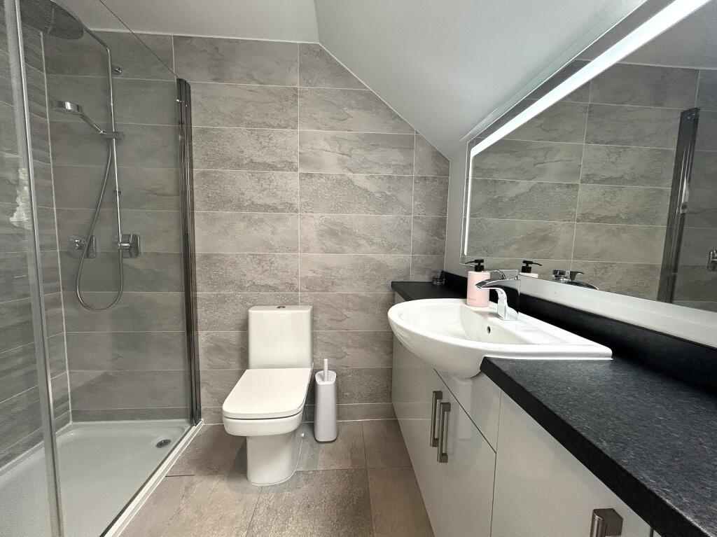 Principal Bedroom En Suite