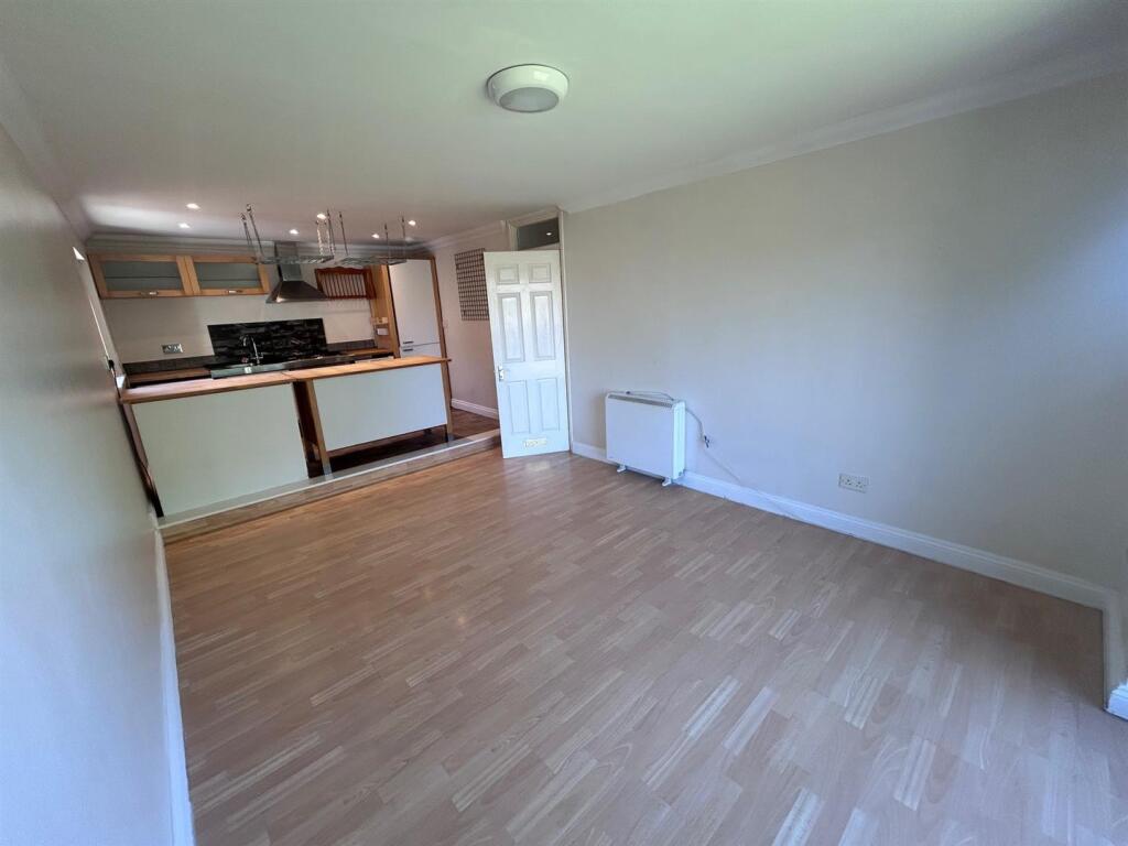 lounge,kitchen 1.jpg