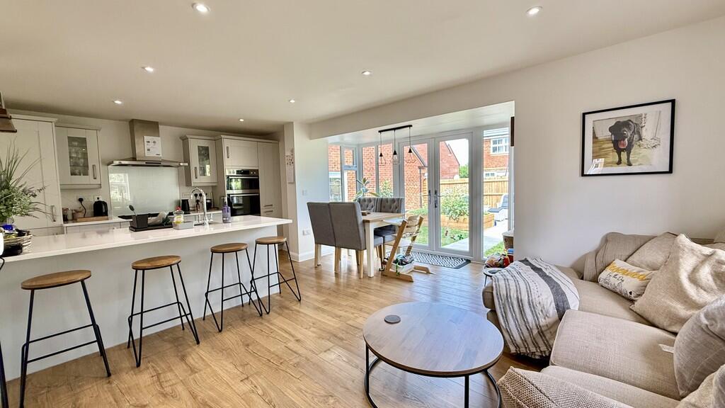 Kitchen/family ro...