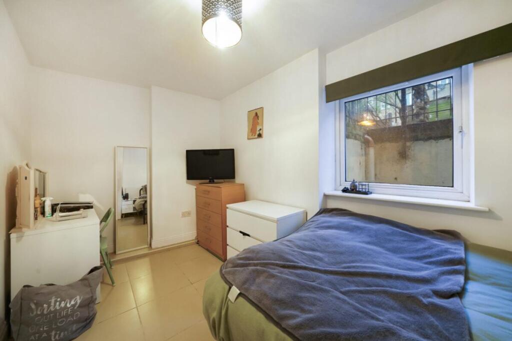 Basement-Flat-65-Foulden-Road-OSfPbnOp1Nb8MlZmv5g5