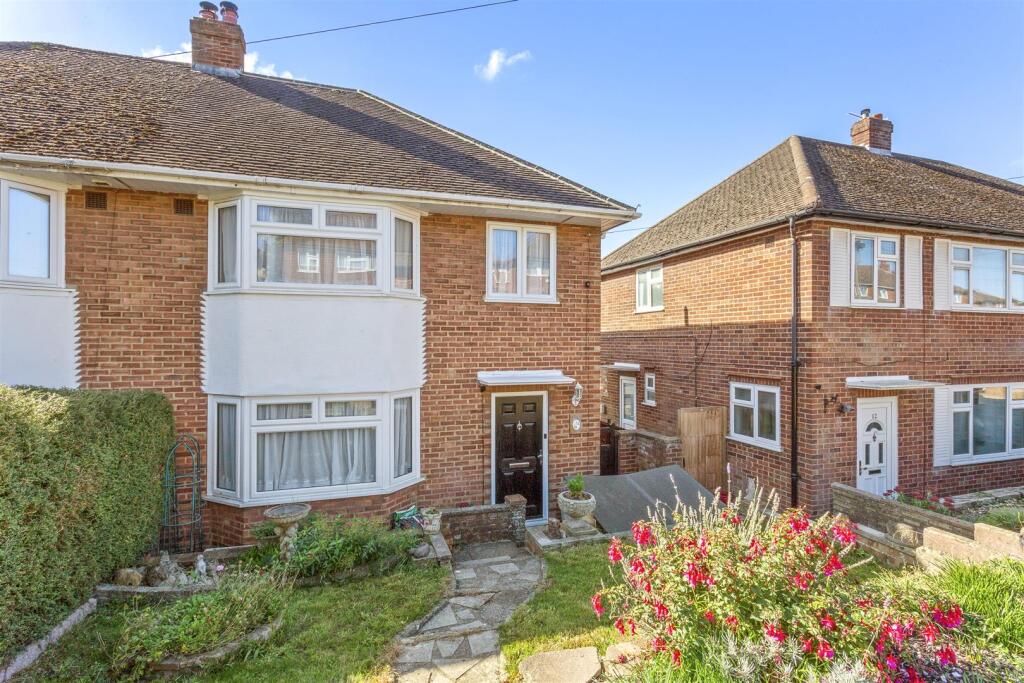 14 Hunt Road, HP13 7RE-15.jpg