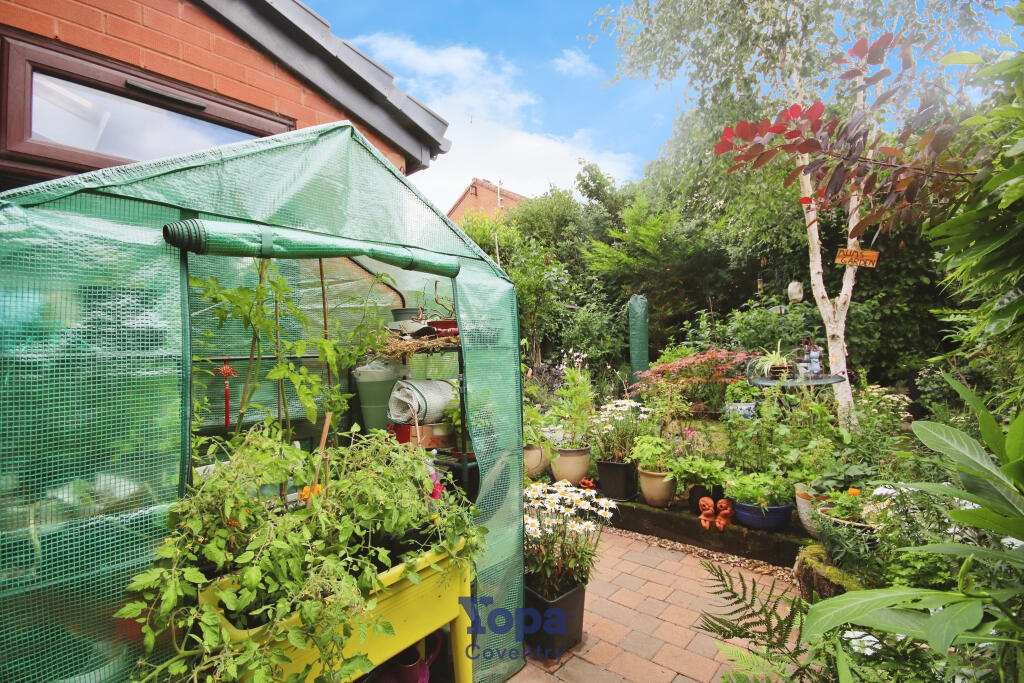 Cee6e005-Garden 202.JPG