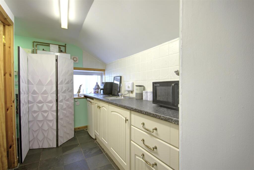 KITCHENETTE