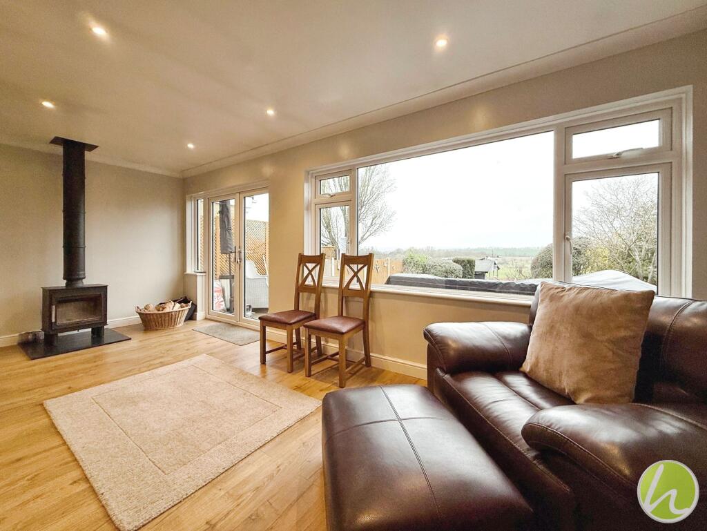 Sitting/ Dining Room