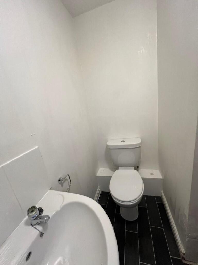 Ensuite 2.jpg