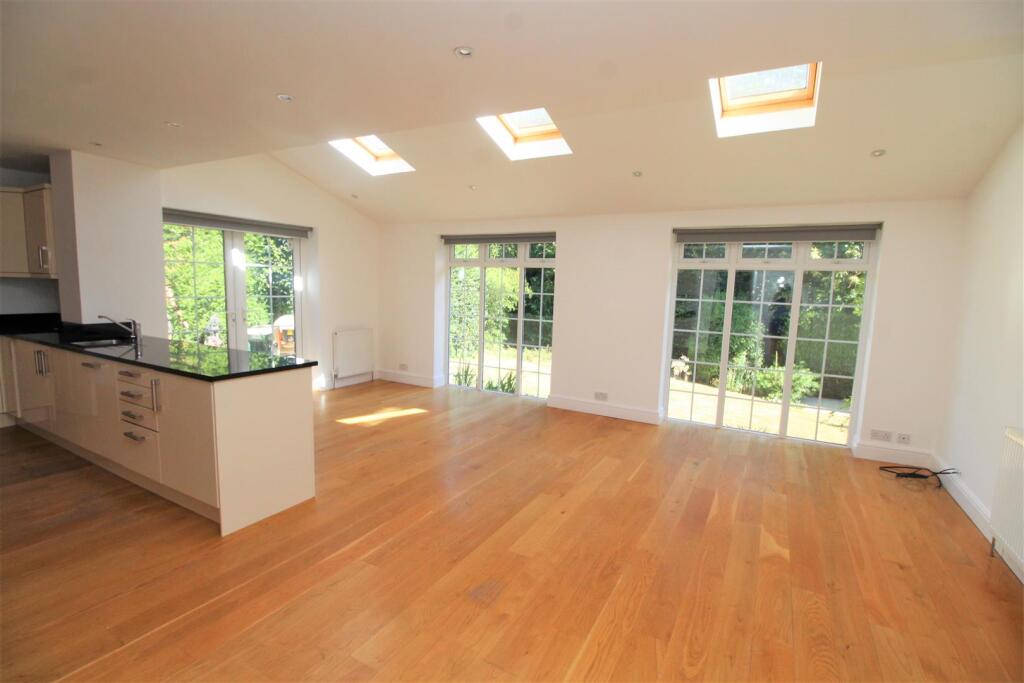OPEN PLAN DINING/FAMILY
