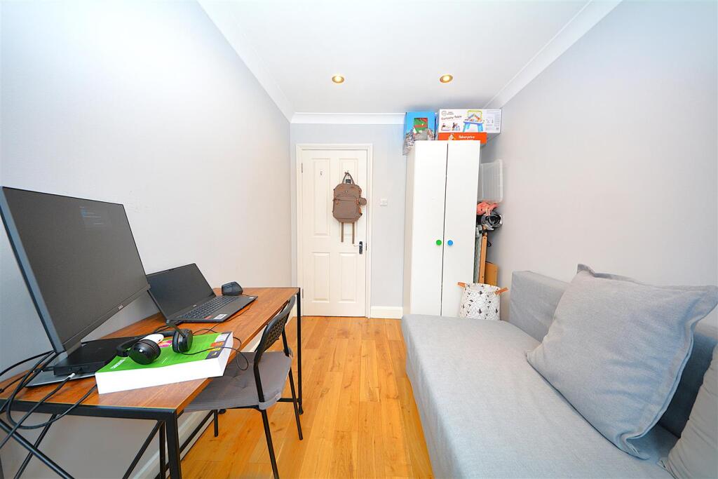 Bedroom 2.JPG