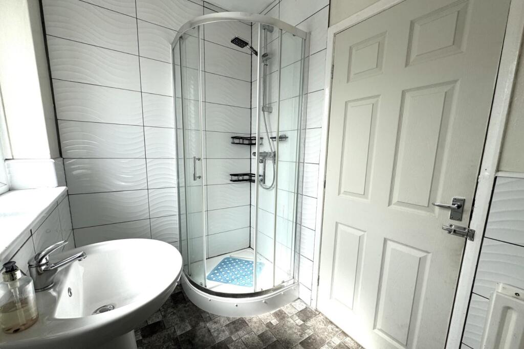 Bathroom (2).jpg