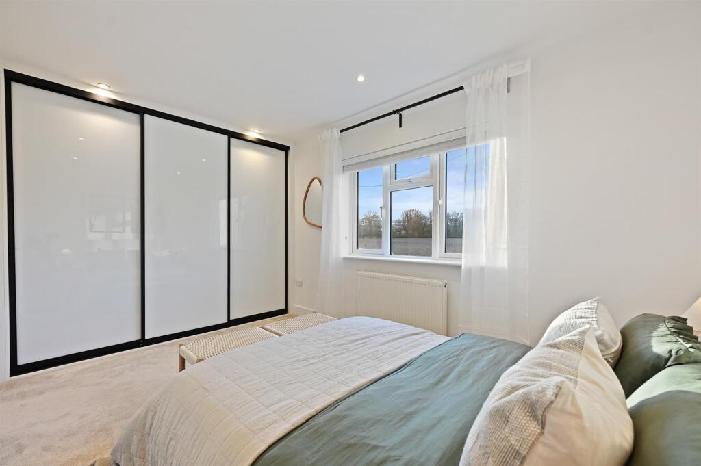 Bedroom 2 - Wardrobes.jpg