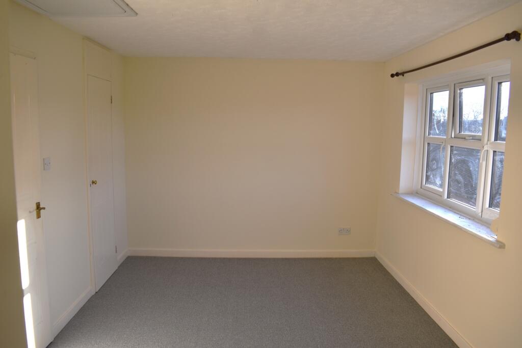 LARGE BEDROOM