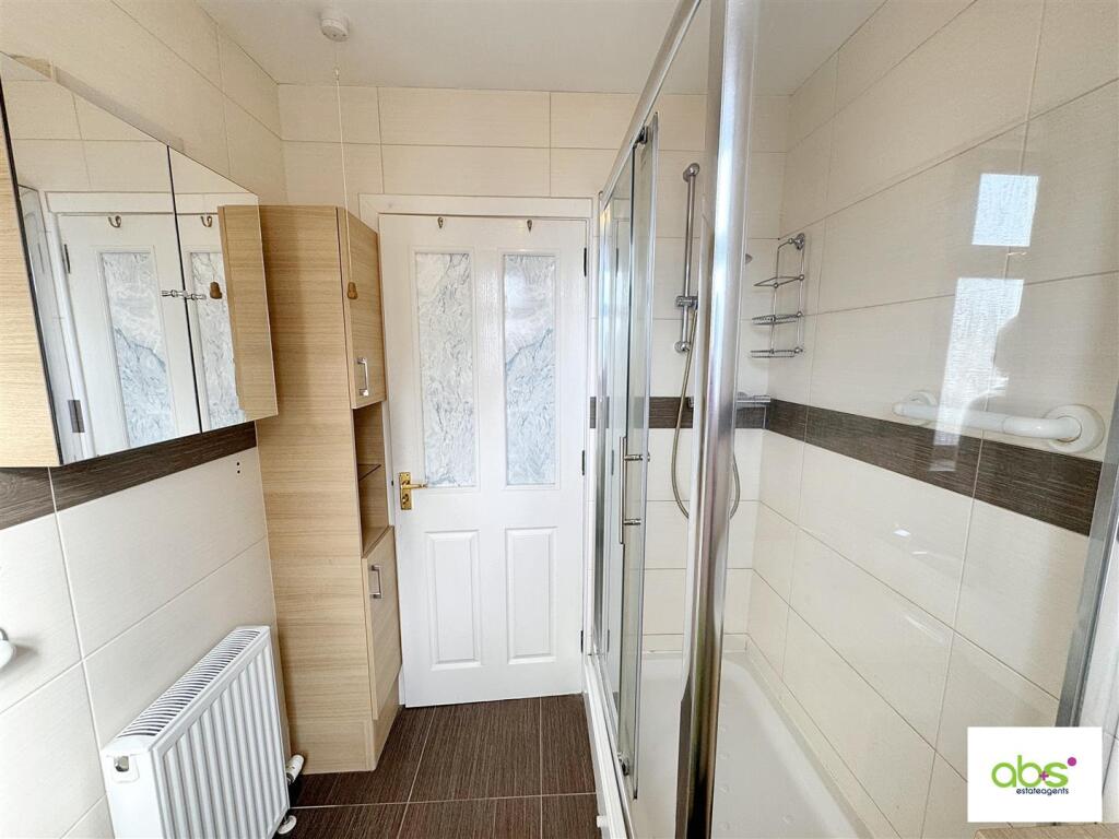 shower room 2.jpg
