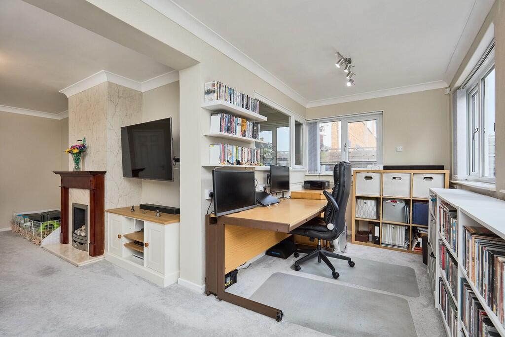 Edward Knight 202...