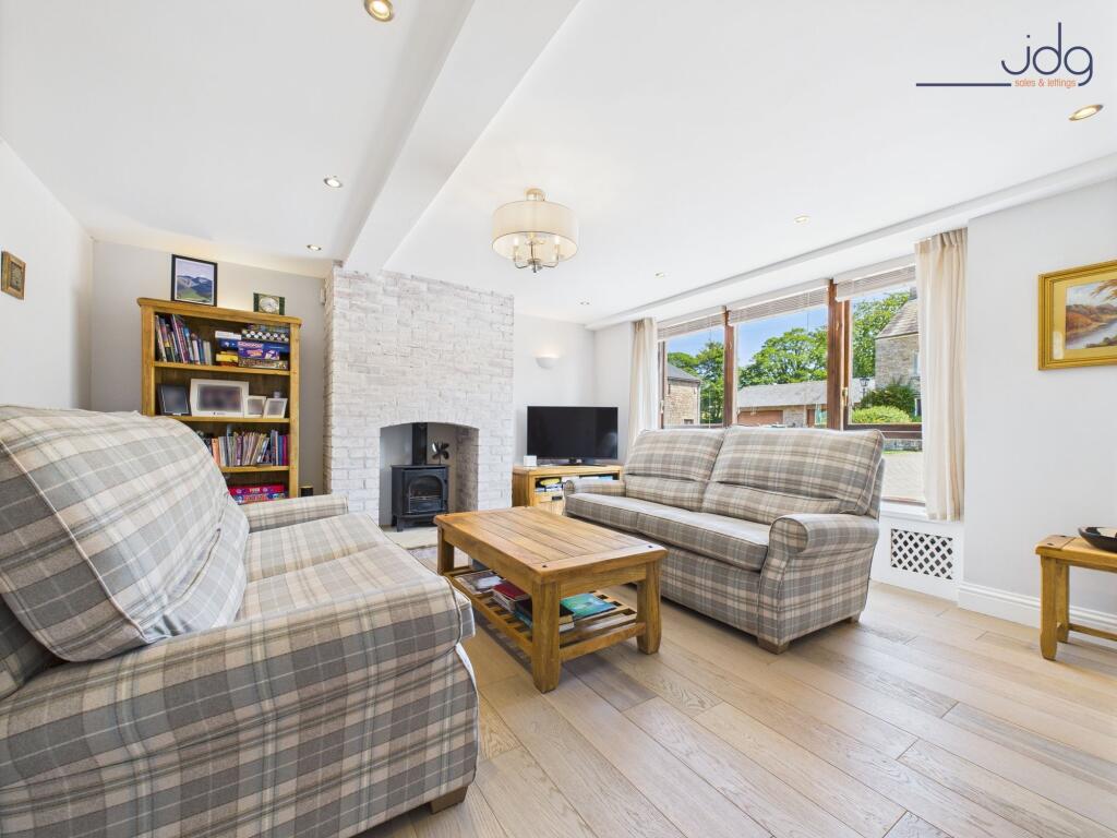 Cosy Lounge with Gas stove and large front window