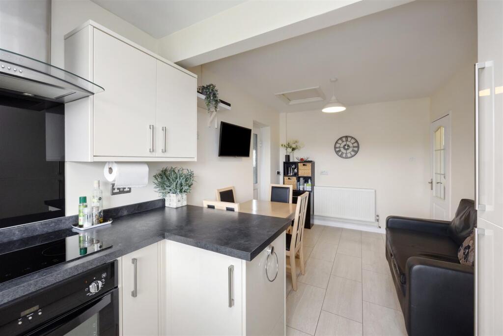 Broad Rig Avenue 41 KITCHEN3.jpeg