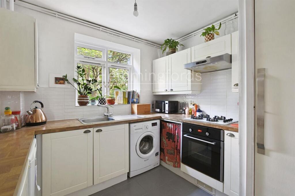 08-e6c0GCHMF - 34 Cluse Court - Ktichen 2 -Origina