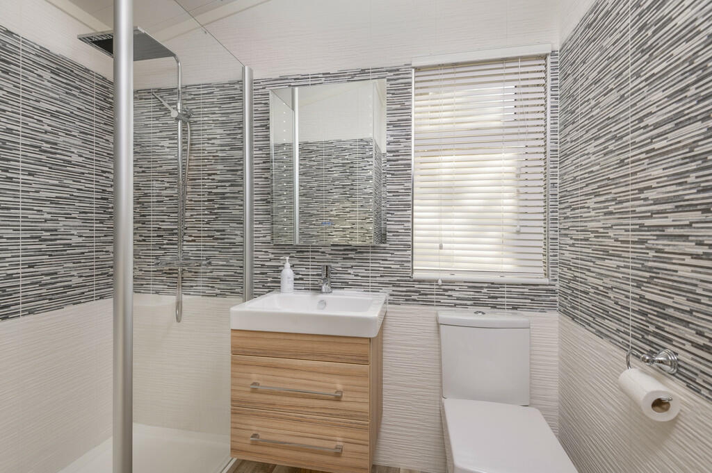 En-suite Shower R...